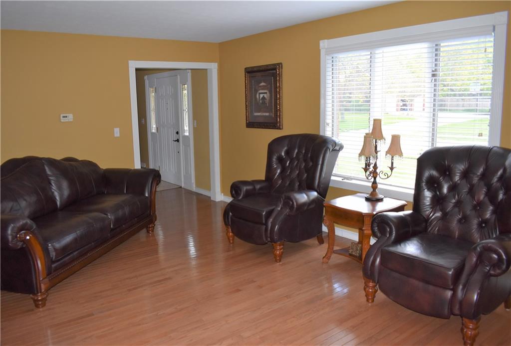 3911 Highview Way Columbus, IN 47203 - Photo 3 of 31 Gallery Image 3