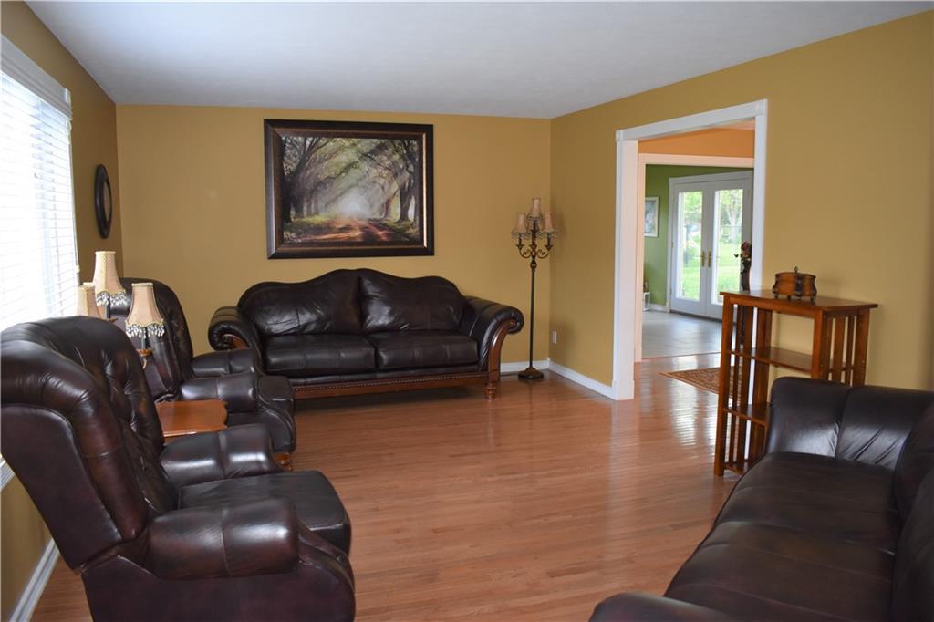 3911 Highview Way Columbus, IN 47203 - Photo 4 of 31 Gallery Image 4