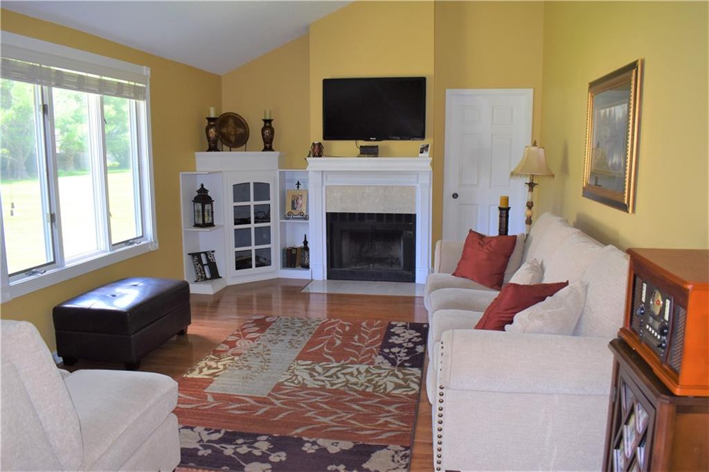 3911 Highview Way Columbus, IN 47203 - Photo 7 of 31 Gallery Image 7