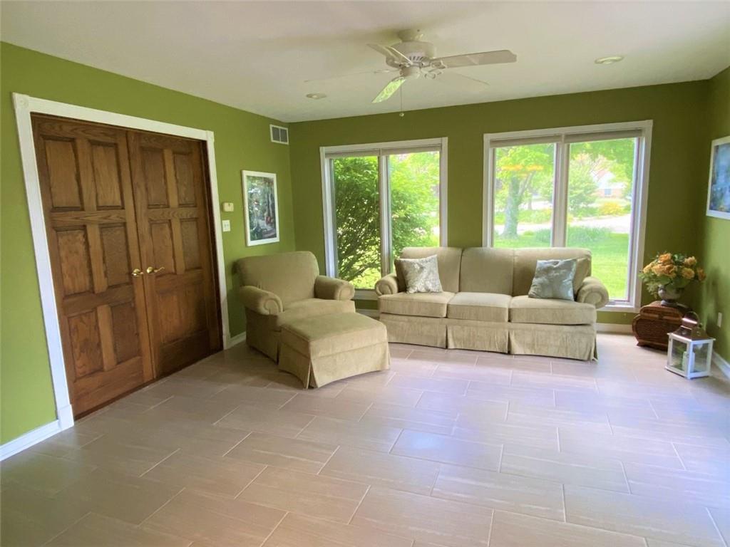 3911 Highview Way Columbus, IN 47203 - Photo 10 of 31 Gallery Image 10