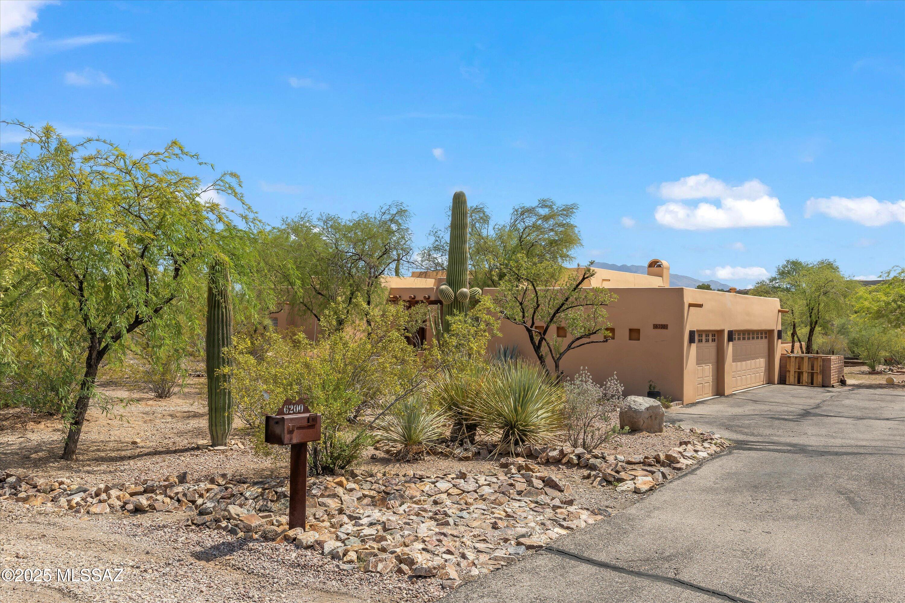 6200 North Abington Road Tucson, AZ 85743 - Photo 39 of 40 03-Front of Home