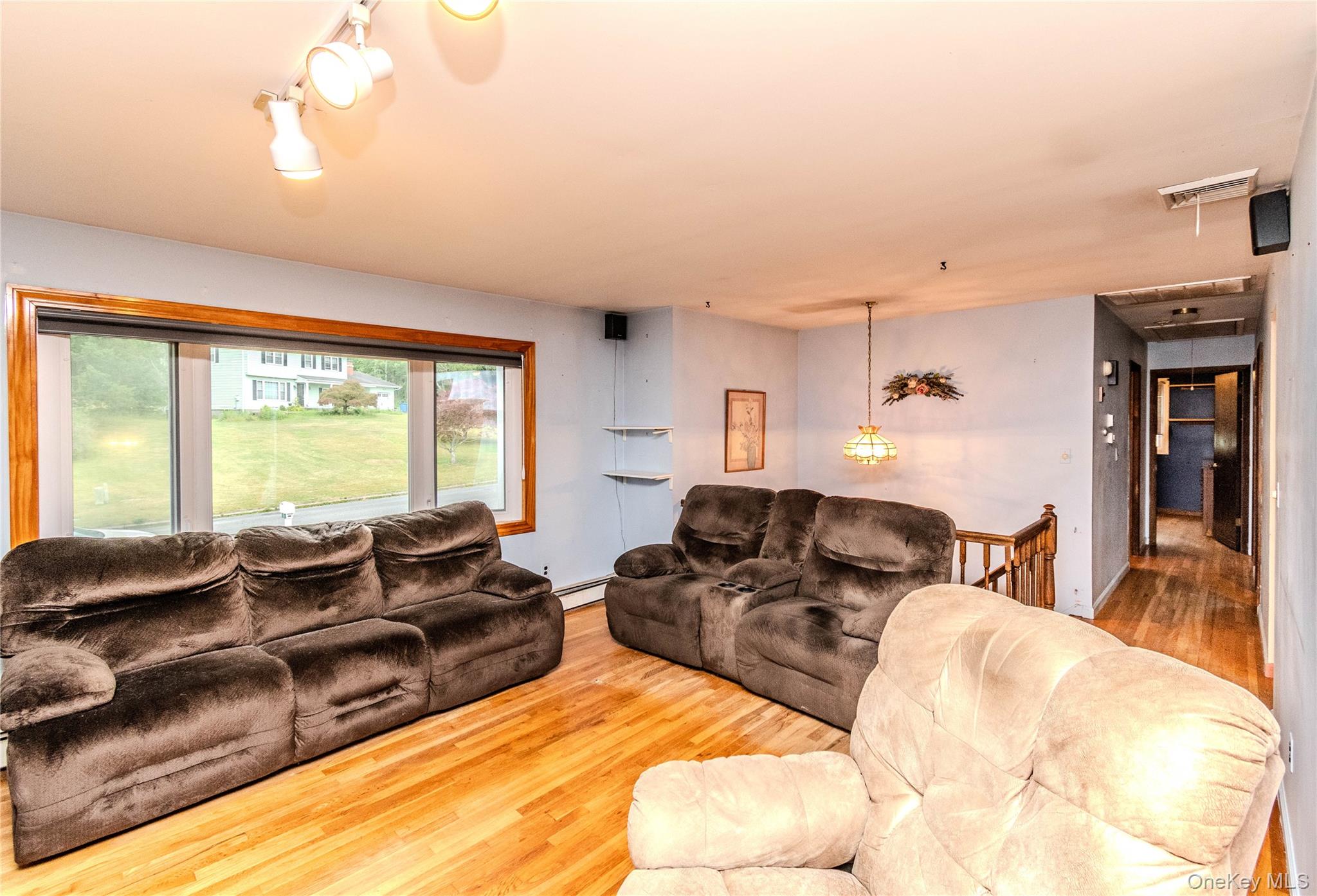 6 Bates Circle Florida, NY 10921 - Photo 13 of 50 Livingroom