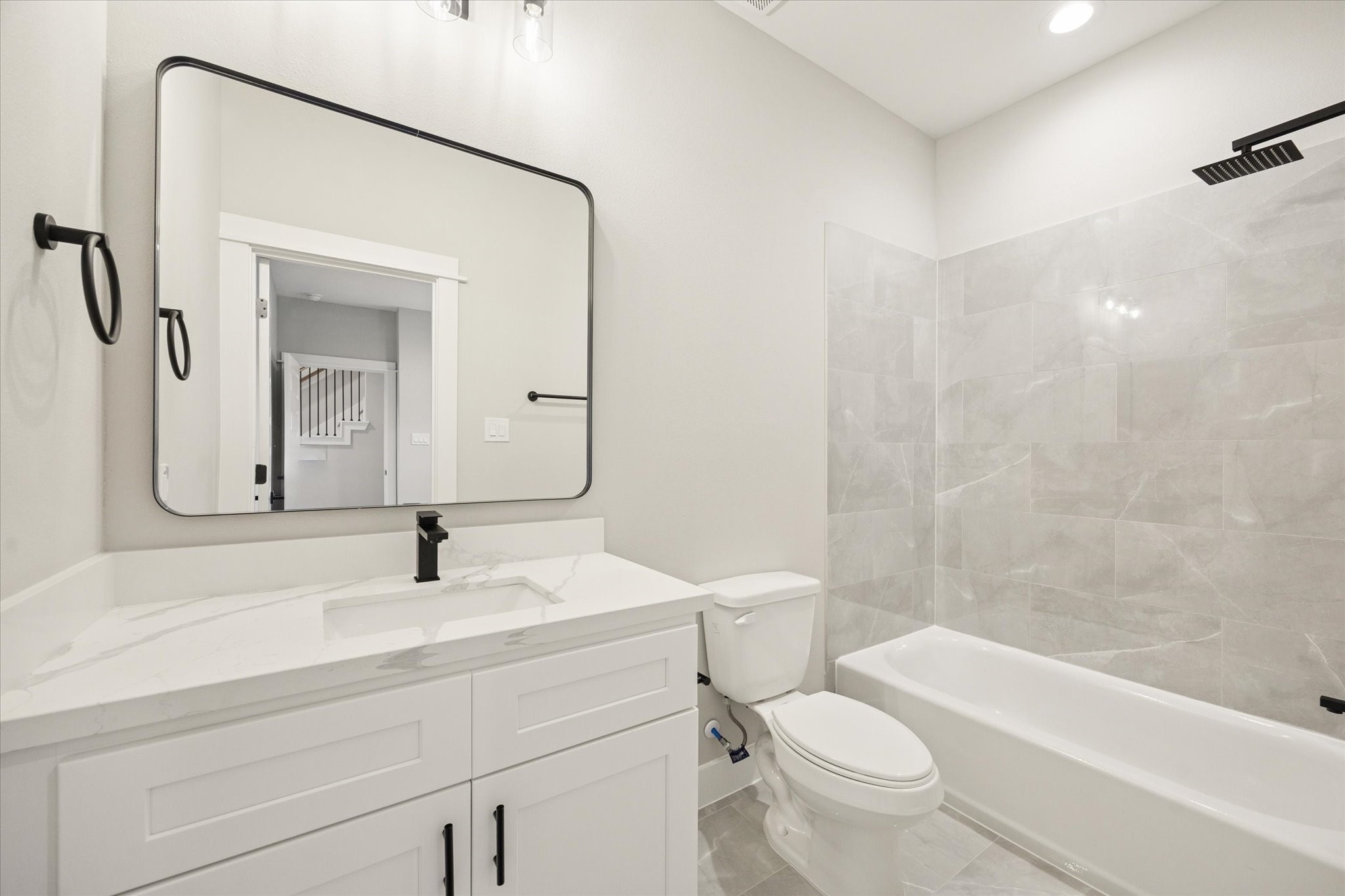 719 Thornton Road, Unit D Houston, TX 77018 - Photo 42 of 45 a bathroom with a sink a toilet and a bathtub