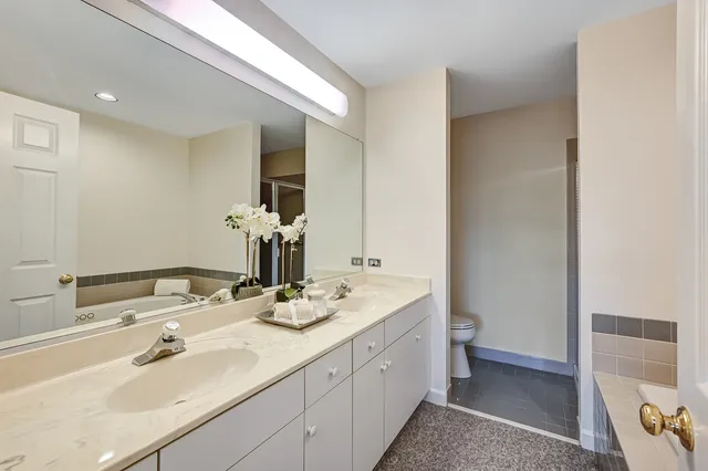 $599,000 | 110 Waterside Place, Burr Ridge, IL 60527