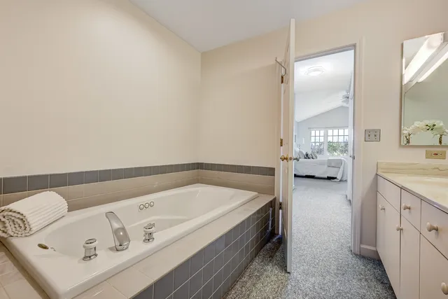 $599,000 | 110 Waterside Place, Burr Ridge, IL 60527