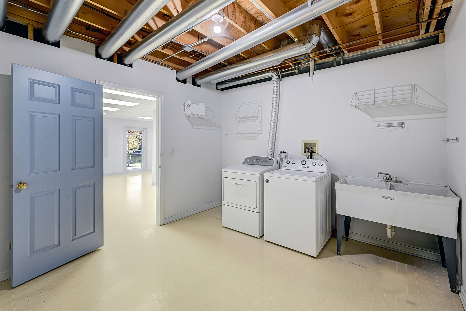 110 Waterside Place Burr Ridge, IL 60527 - Photo 22 of 44 a utility room with dryer and washer