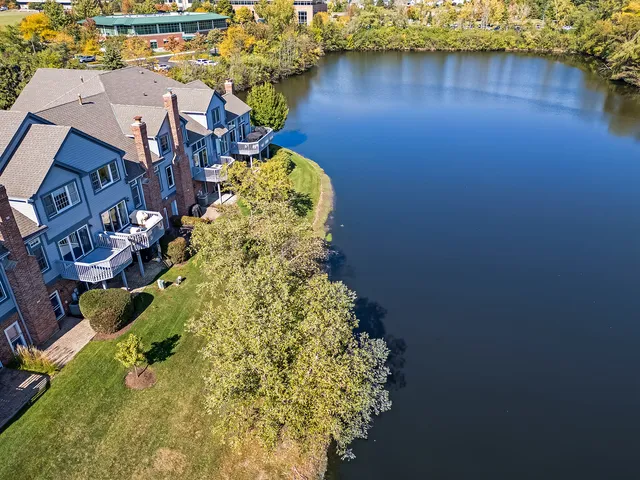 $599,000 | 110 Waterside Place, Burr Ridge, IL 60527