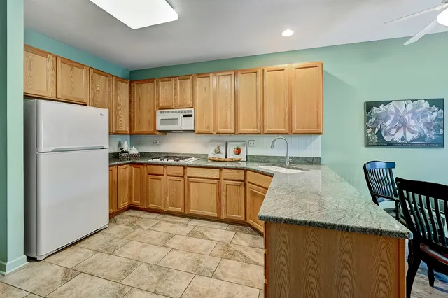 $599,000 | 110 Waterside Place, Burr Ridge, IL 60527