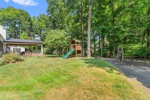 $2,495,000 | 202 Rock Creek Lane, Scarsdale, NY 10583