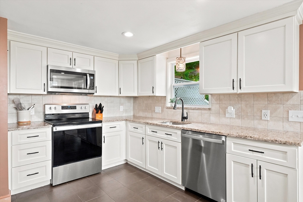 15 Burdett Road Lynn, MA 01904 - Photo 9 of 40