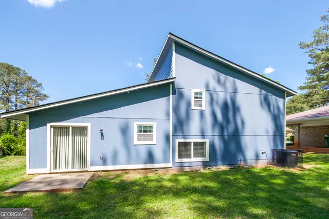 a front view of house with yard