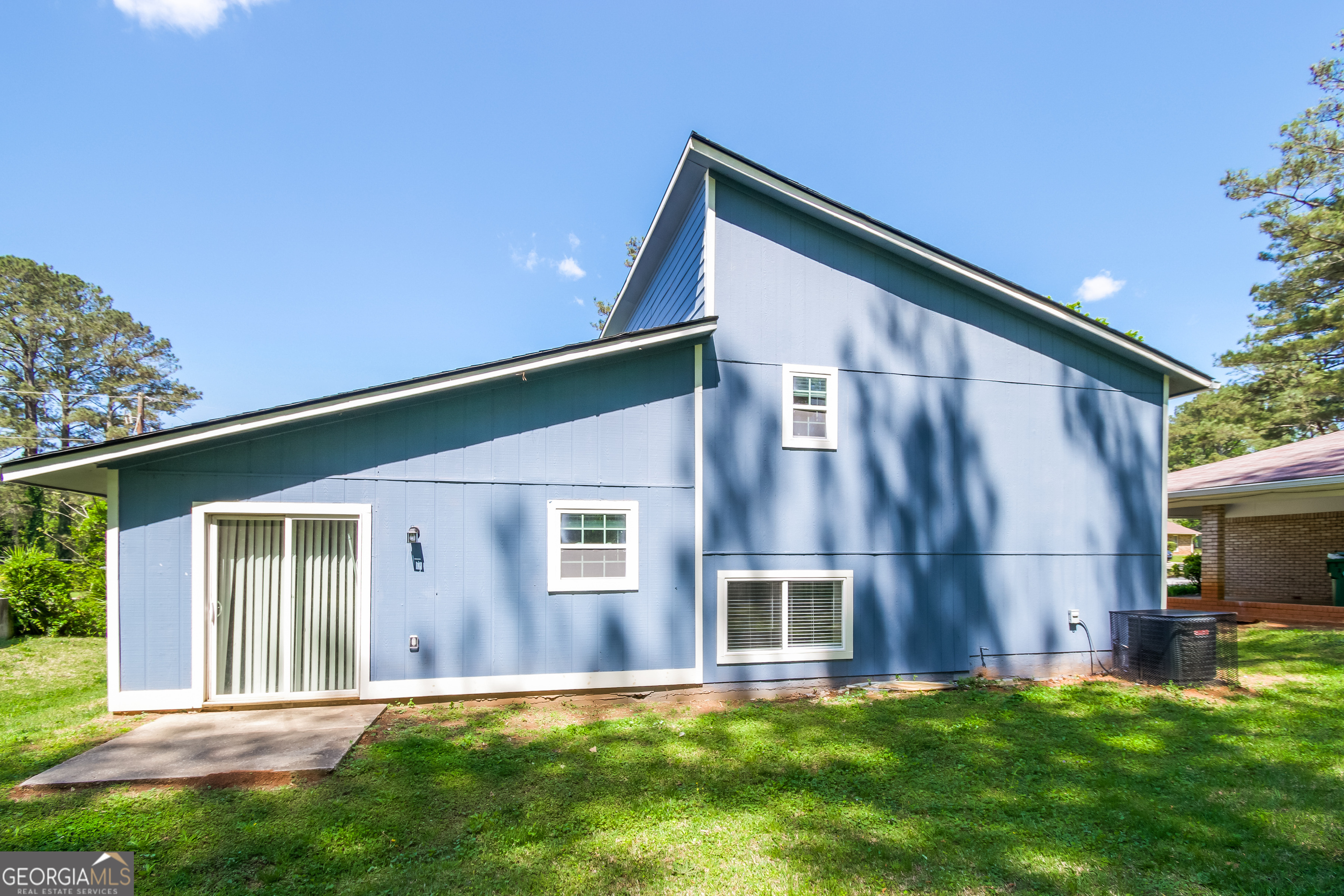 2215 Fairway Circle Southwest Atlanta, GA 30331 - Photo 18 of 18 a front view of house with yard