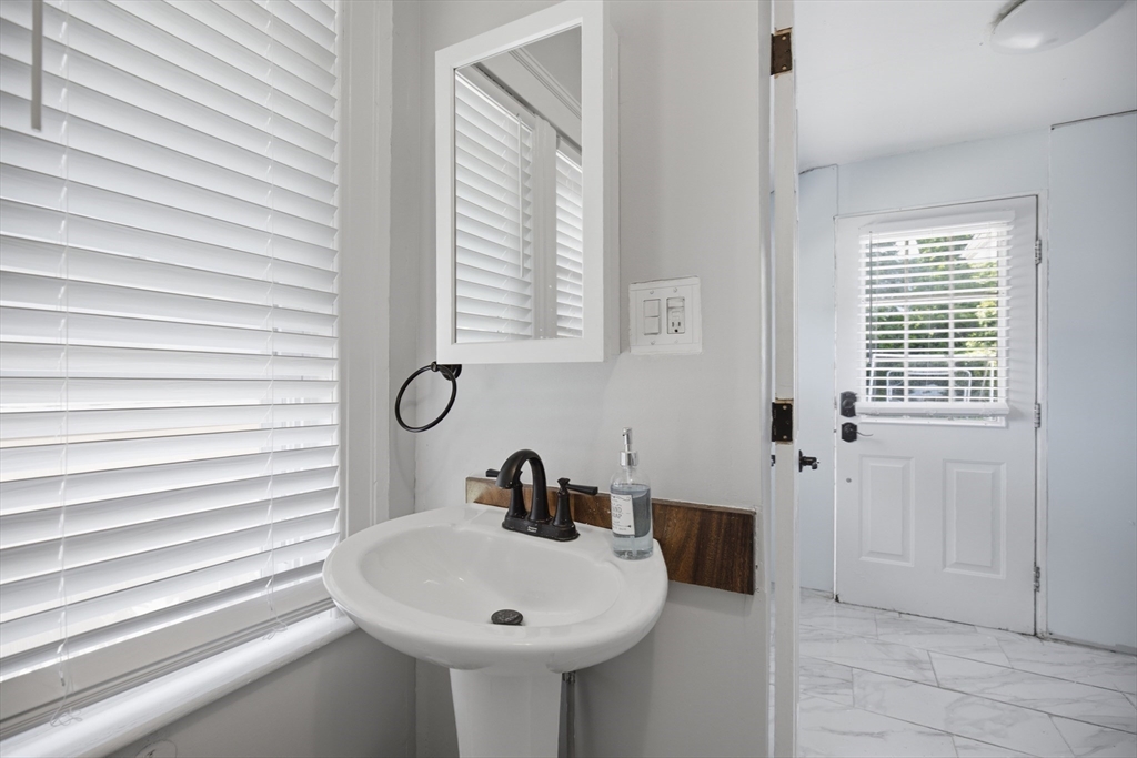 52 Eagle Road Worcester, MA 01605 - Photo 22 of 42