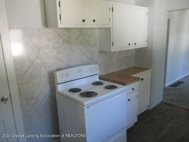 523 Florence Street Lansing, MI 48910 - Photo 6 of 14 IMG_0144