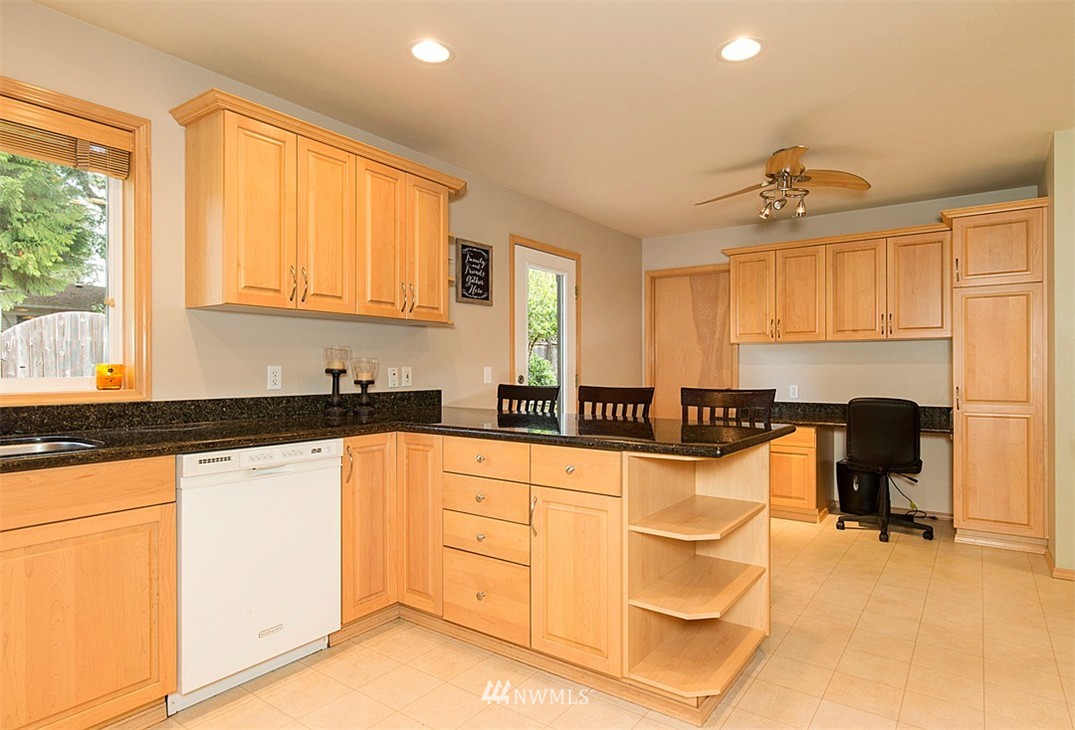 17546 Southeast 135th Street Renton, WA 98059 - Photo 5 of 25 Gallery Image 5