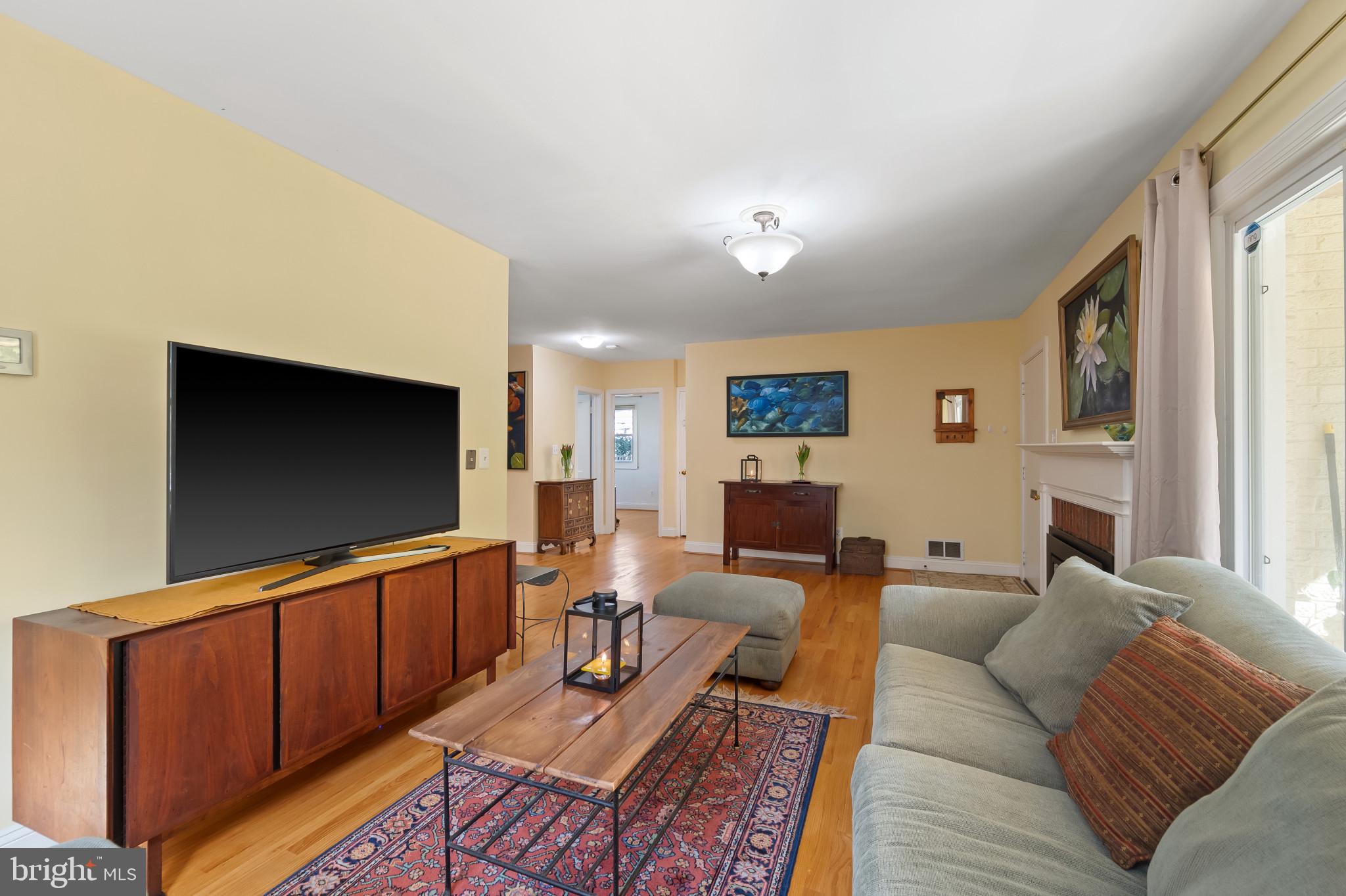 11105 Waycross Way Kensington, MD 20895 - Photo 12 of 35 a living room with furniture and a flat screen tv