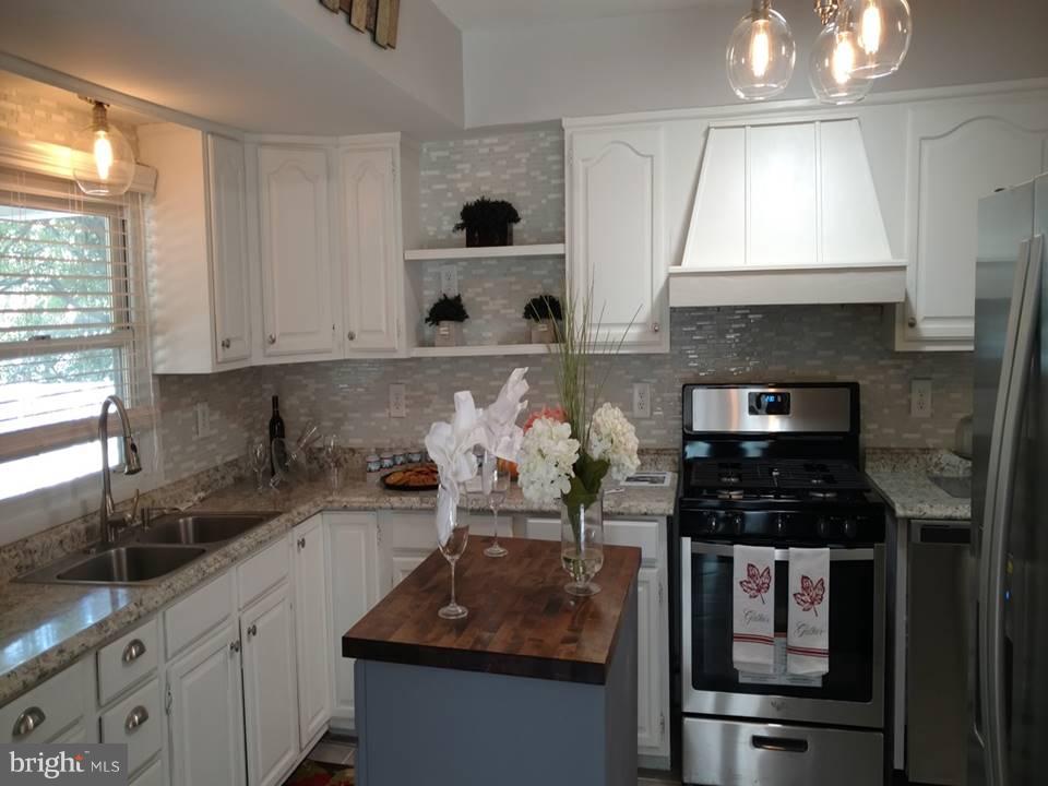 1125 Stamford Road Baltimore, MD 21229 - Photo 4 of 28 Kitchen