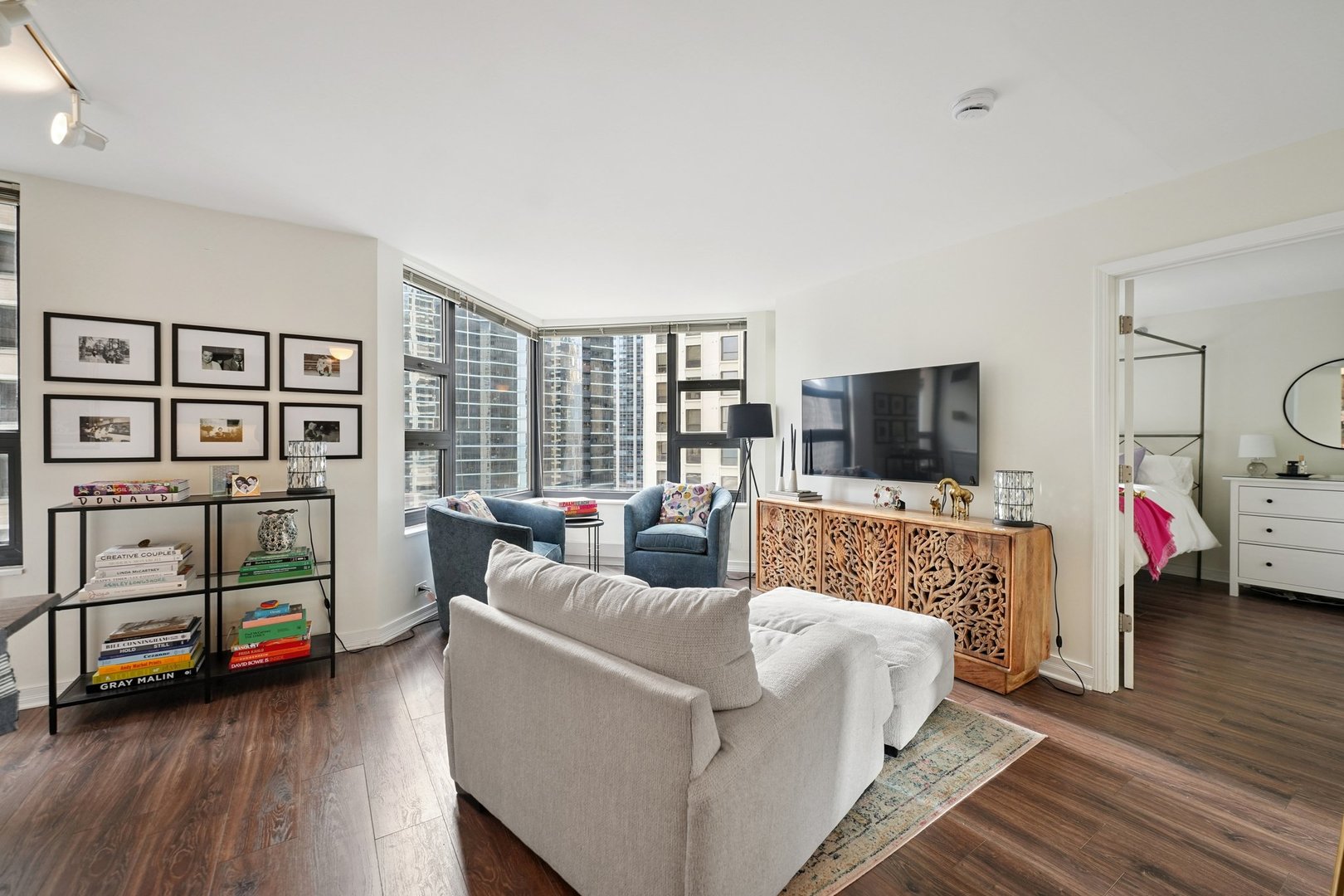 401 East Ontario Street, Unit 2506 Chicago, IL 60611 - Photo 3 of 12 a living room with furniture and a flat screen tv