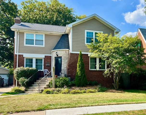 $416,500 | 9210 South Trumbull Avenue, Evergreen Park, IL 60805