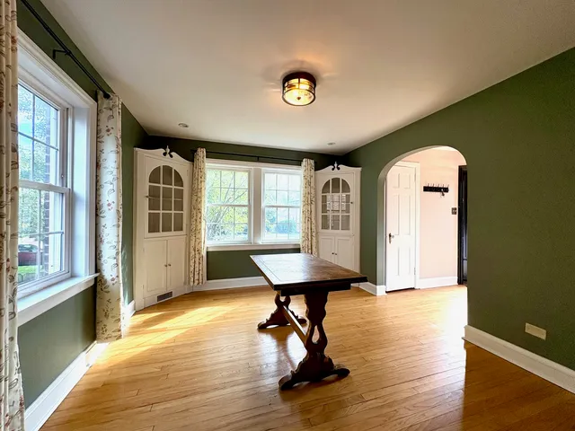 $416,500 | 9210 South Trumbull Avenue, Evergreen Park, IL 60805