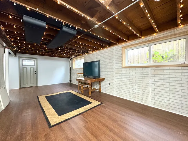 $416,500 | 9210 South Trumbull Avenue, Evergreen Park, IL 60805