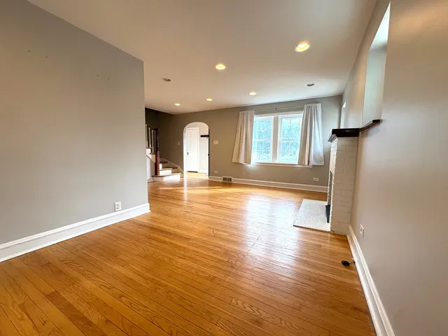 $416,500 | 9210 South Trumbull Avenue, Evergreen Park, IL 60805