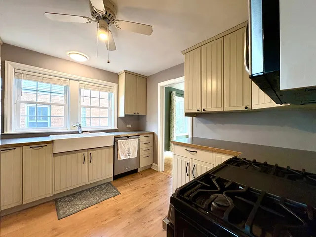 $416,500 | 9210 South Trumbull Avenue, Evergreen Park, IL 60805