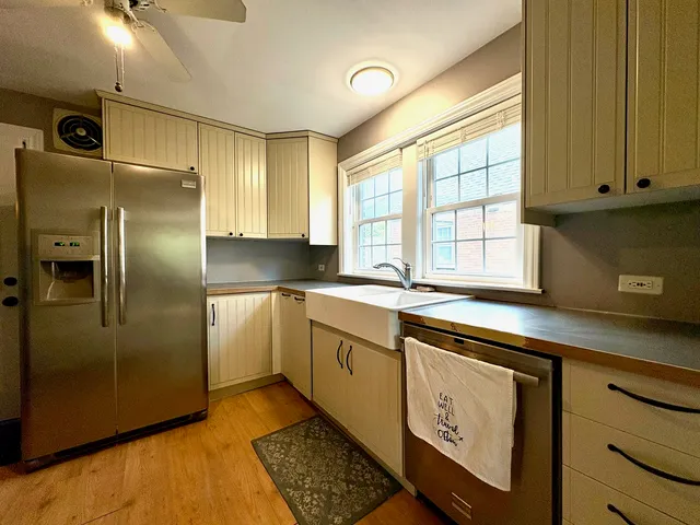 $416,500 | 9210 South Trumbull Avenue, Evergreen Park, IL 60805