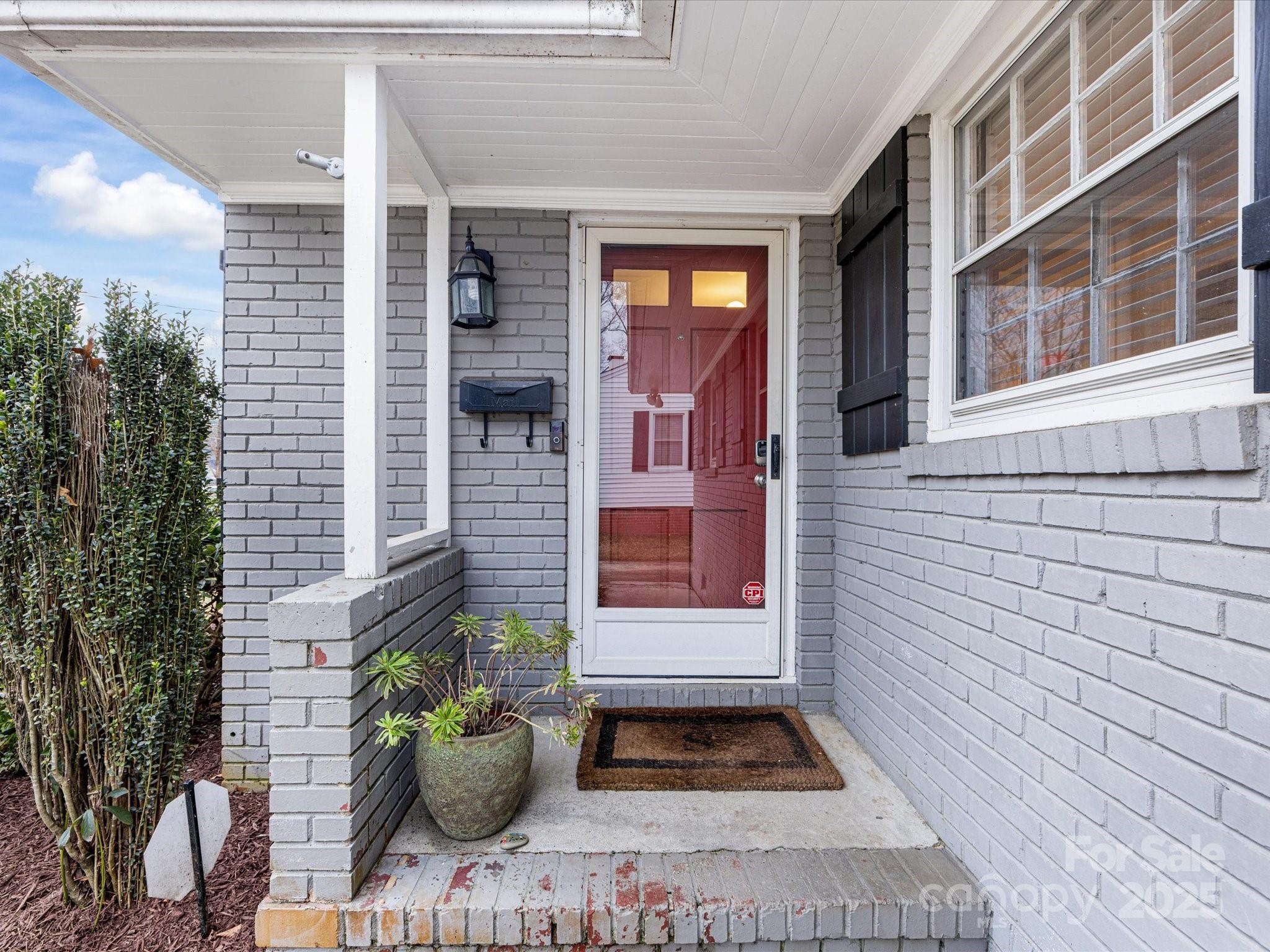 518 Hollis Road Charlotte, NC 28209 - Photo 4 of 31 Gallery Image 4