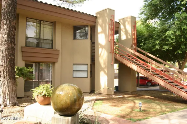 $1,600 | 5035 North 10th Place, Unit 201, Phoenix, AZ 85014