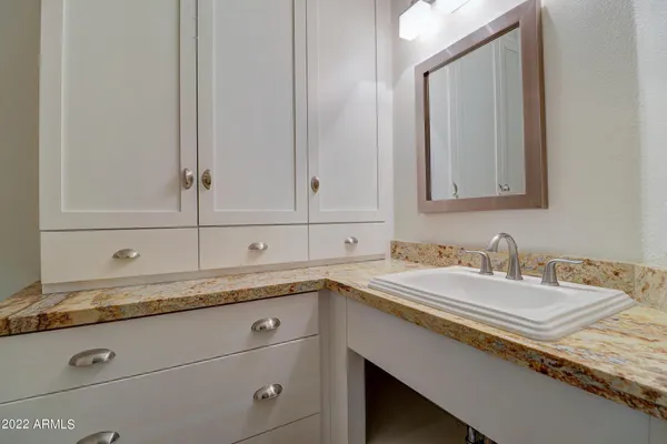 $1,600 | 5035 North 10th Place, Unit 201, Phoenix, AZ 85014