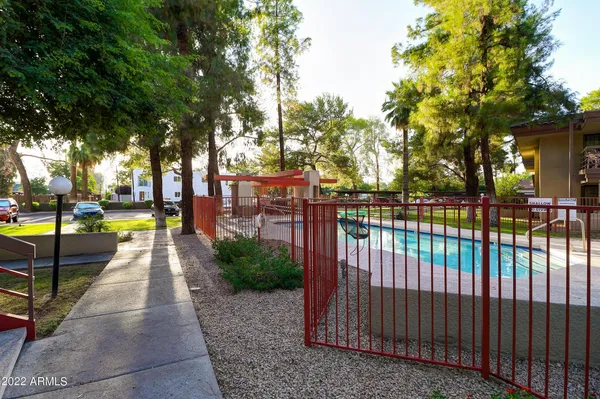 $1,600 | 5035 North 10th Place, Unit 201, Phoenix, AZ 85014
