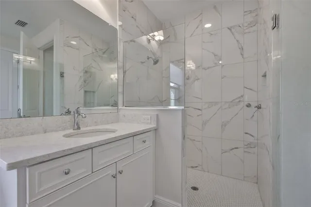 a view of a house with backyard and garden