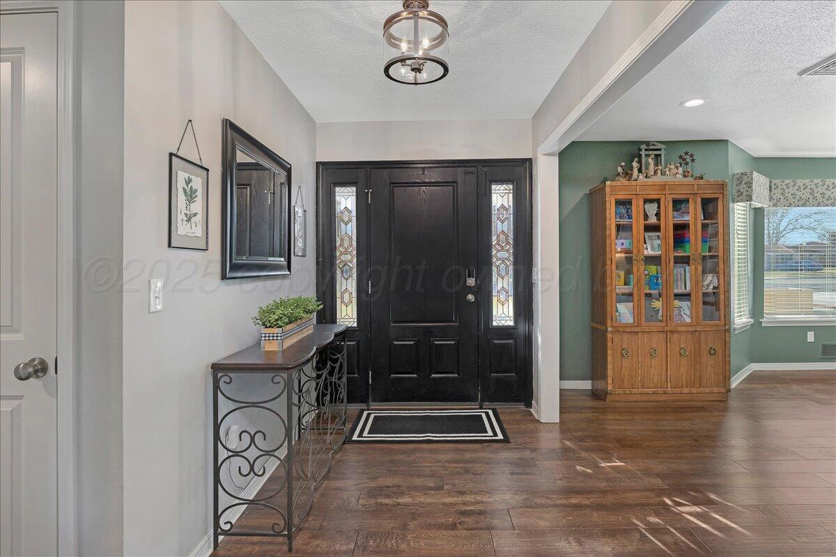 3414 Rutson Drive Amarillo, TX 79109 - Photo 3 of 32 04-Foyer
