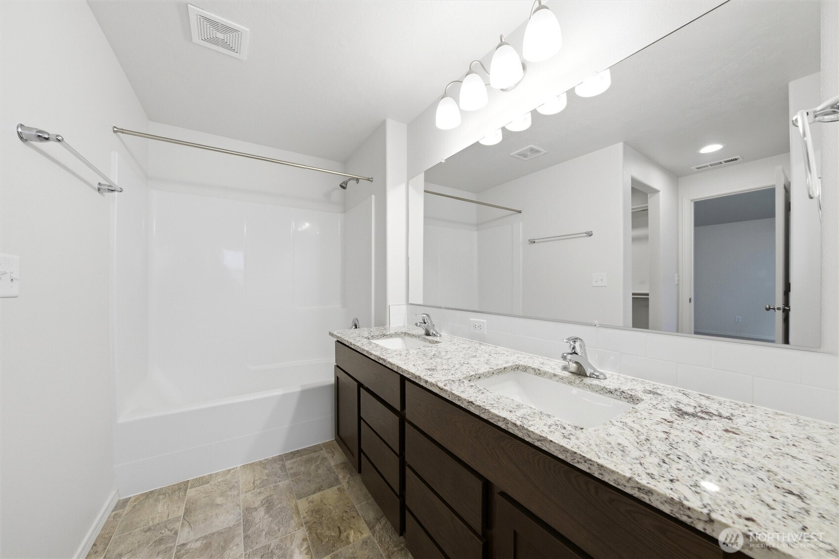 1032 West Sequoia Road Moses Lake, WA 98837 - Photo 14 of 28