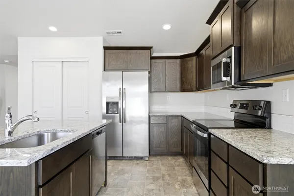 $335,000 | 1032 West Sequoia Road, Moses Lake, WA 98837
