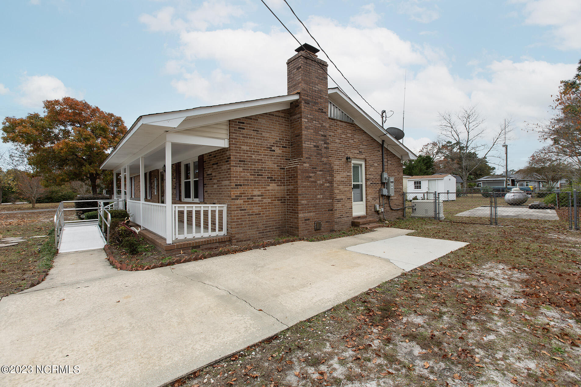 169 Beawood Road Wilmington, NC 28411 - Photo 5 of 36 Beawood169-1FShaneL33A0201 copy