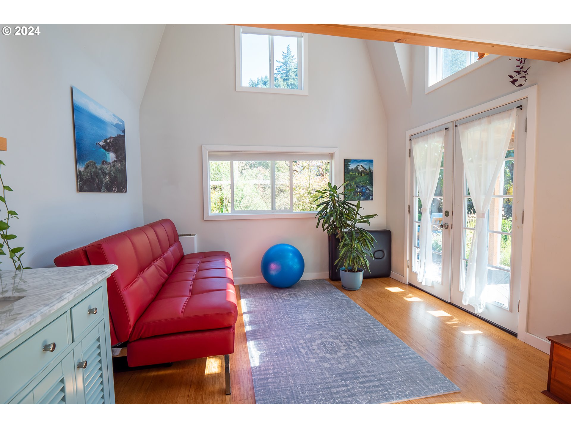 327 Clark Street Eugene, OR 97401 - Photo 21 of 42 a view of a living room and bathroom