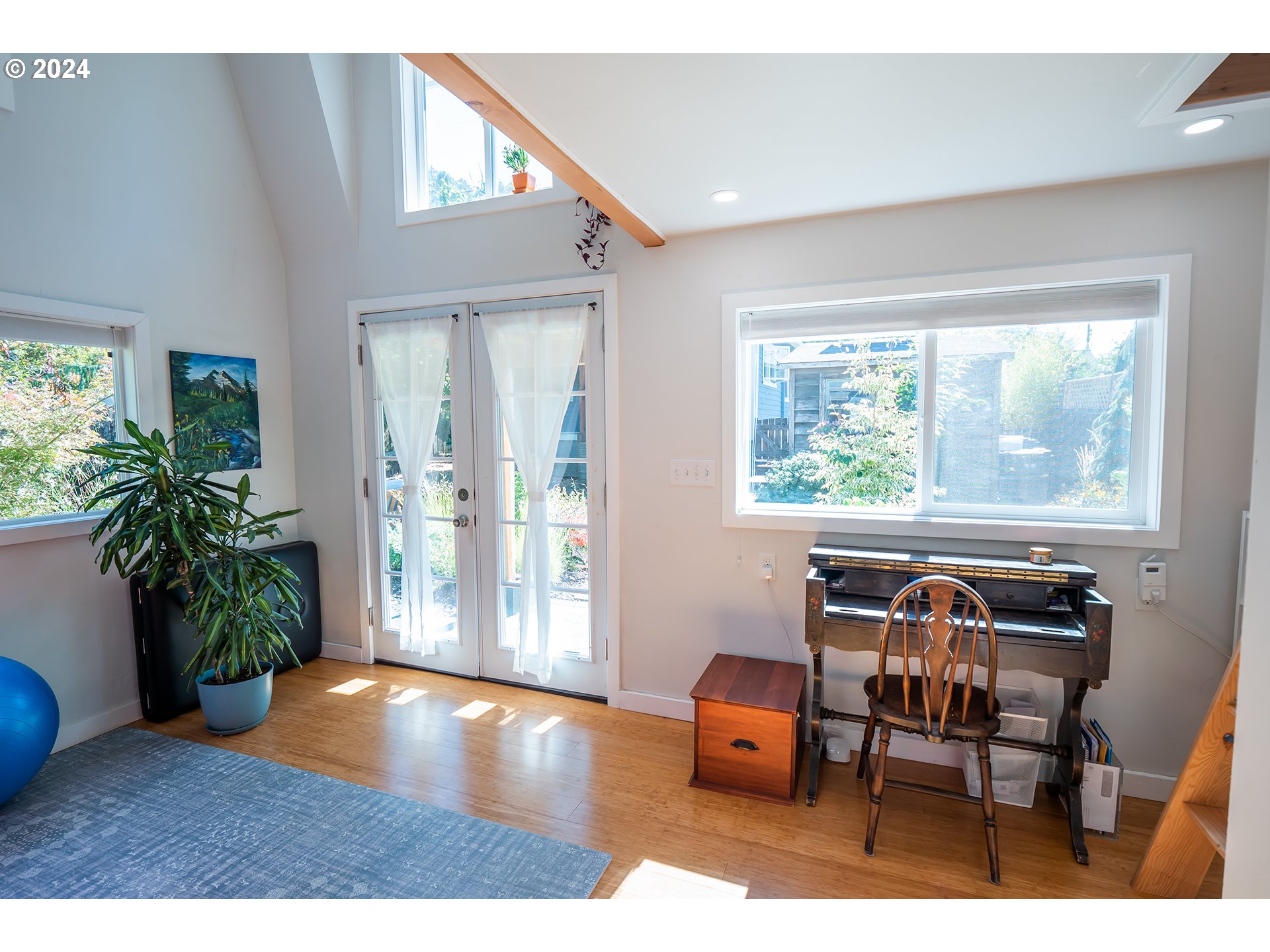 327 Clark Street Eugene, OR 97401 - Photo 23 of 42 a view of a livingroom with furniture and a potted plant