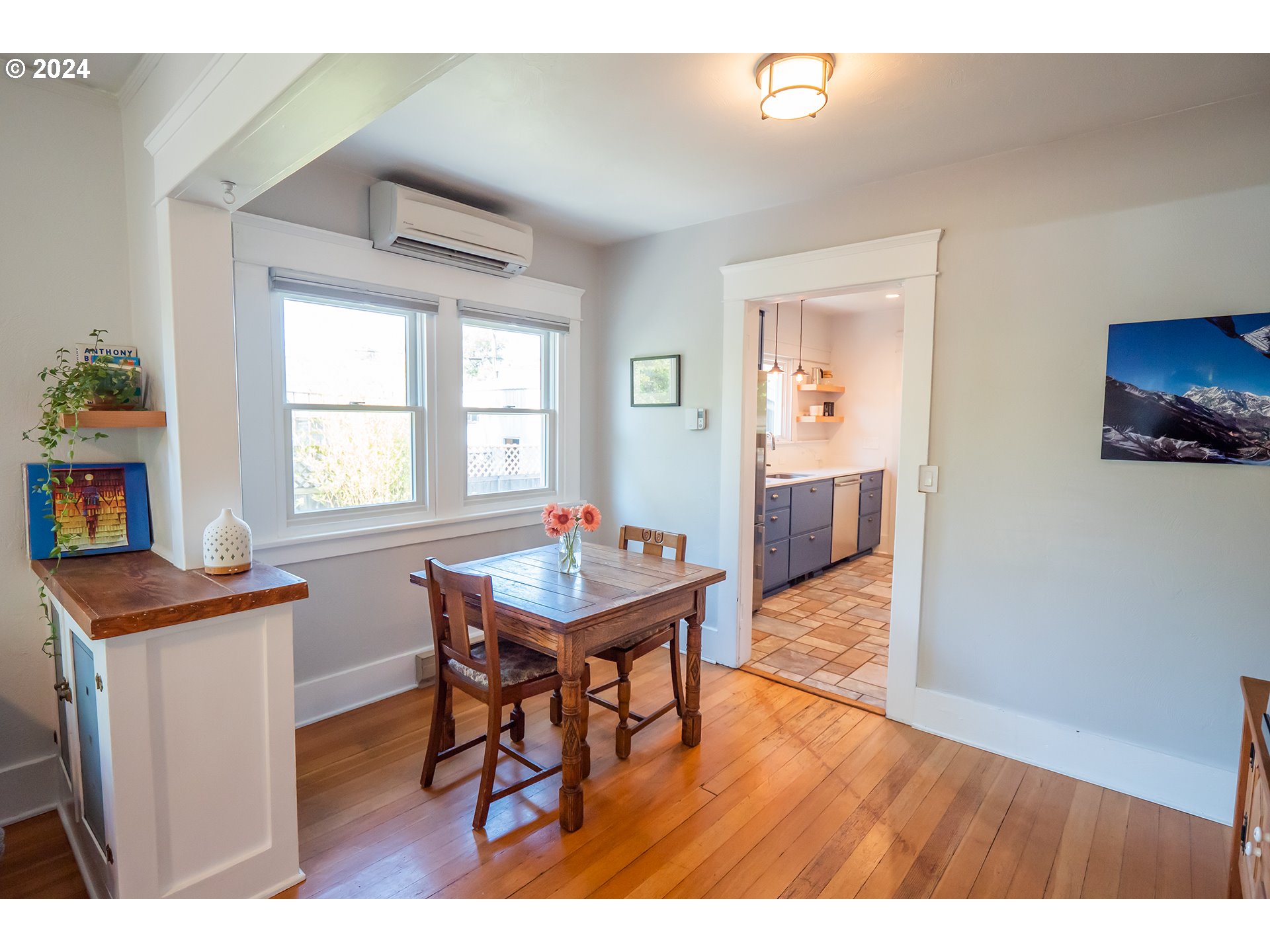 327 Clark Street Eugene, OR 97401 - Photo 7 of 42 a workspace with furniture and window