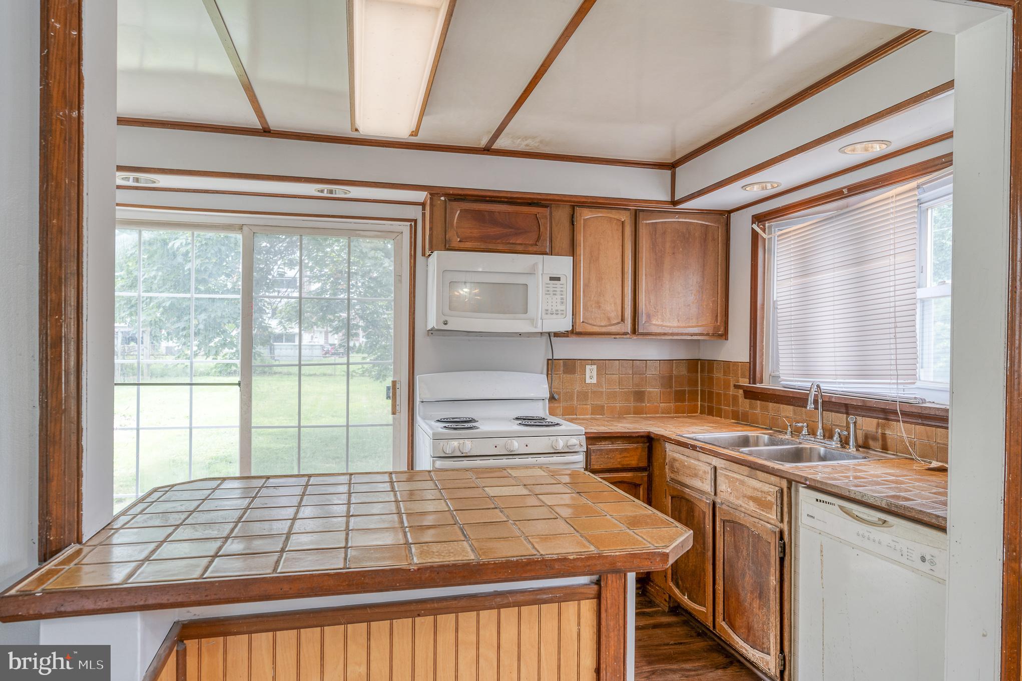 12111 Thornton Road Philadelphia, PA 19154 - Photo 11 of 36 Gallery Image 11