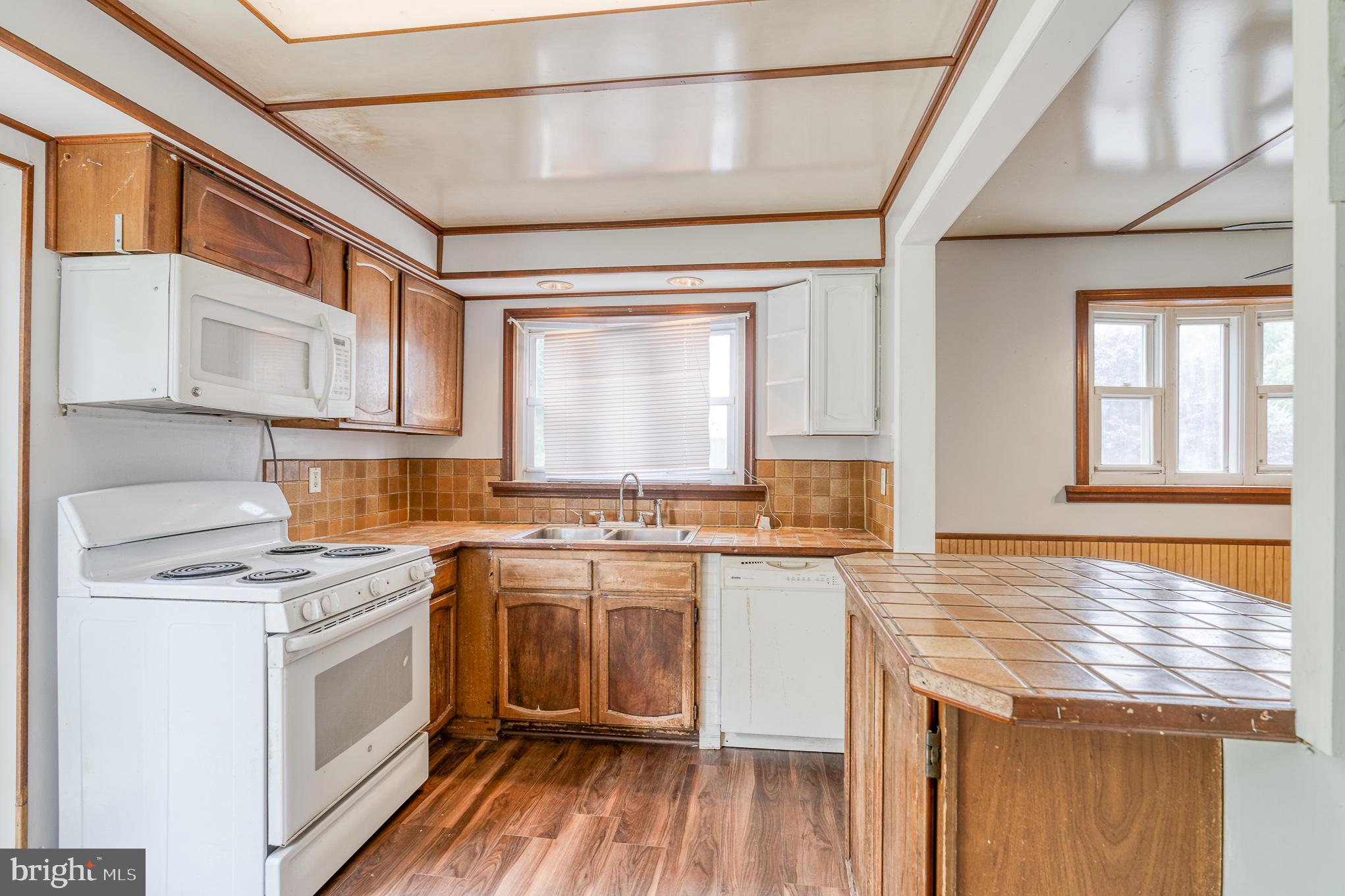 12111 Thornton Road Philadelphia, PA 19154 - Photo 13 of 36 Gallery Image 13