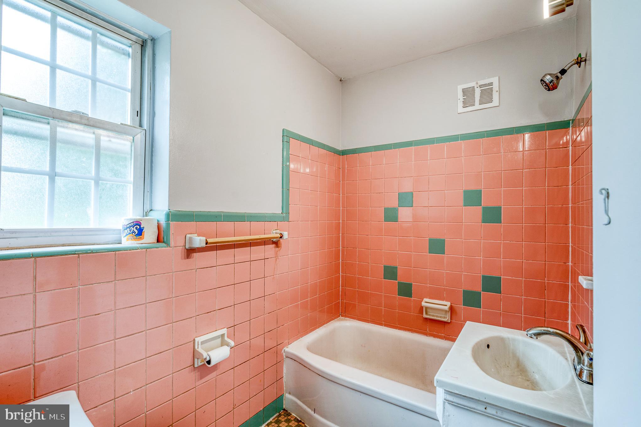 12111 Thornton Road Philadelphia, PA 19154 - Photo 14 of 36 Gallery Image 14