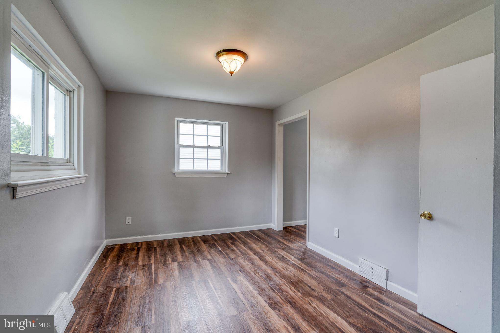 12111 Thornton Road Philadelphia, PA 19154 - Photo 17 of 36 Gallery Image 17