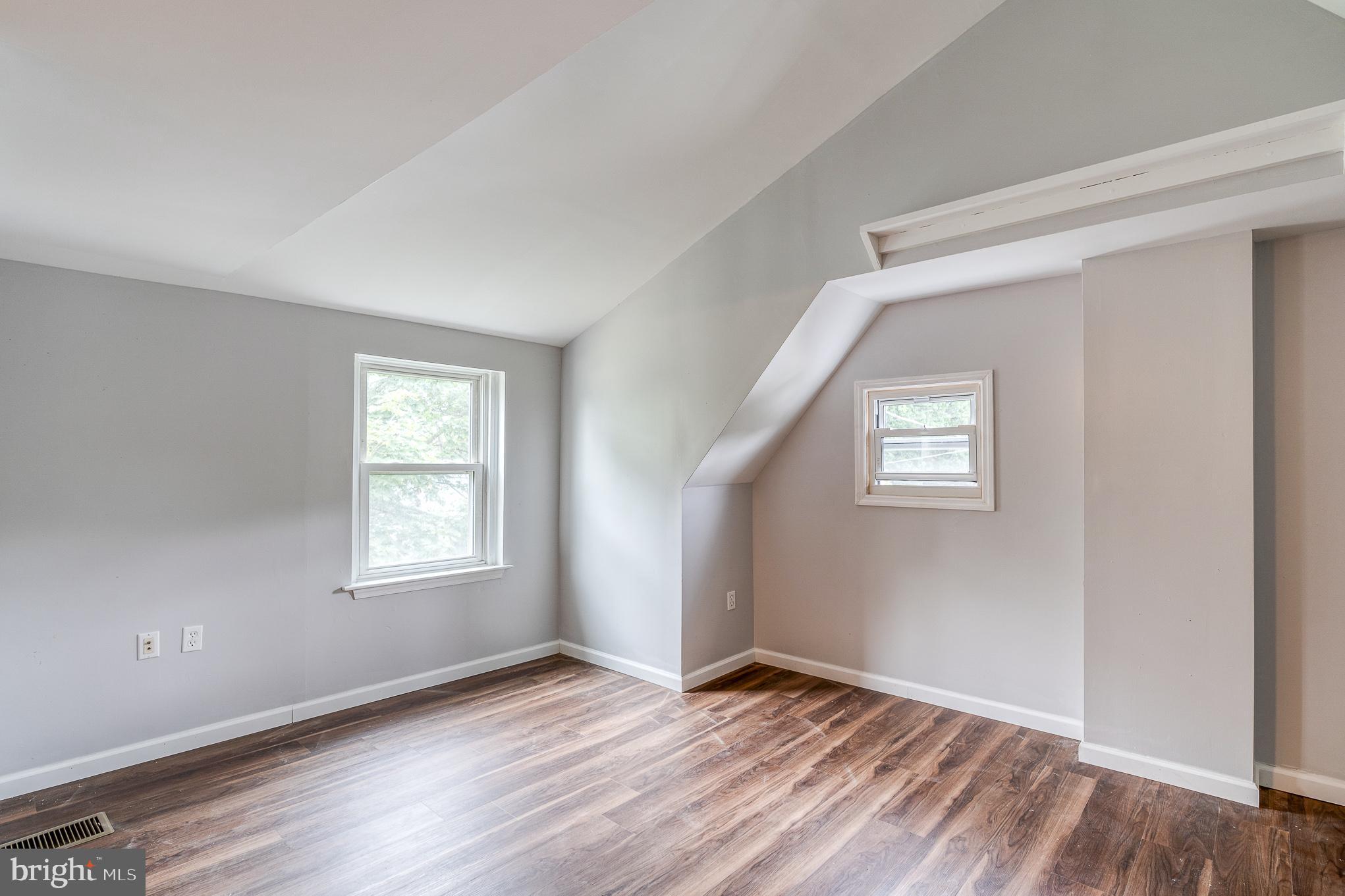 12111 Thornton Road Philadelphia, PA 19154 - Photo 20 of 36 Gallery Image 20