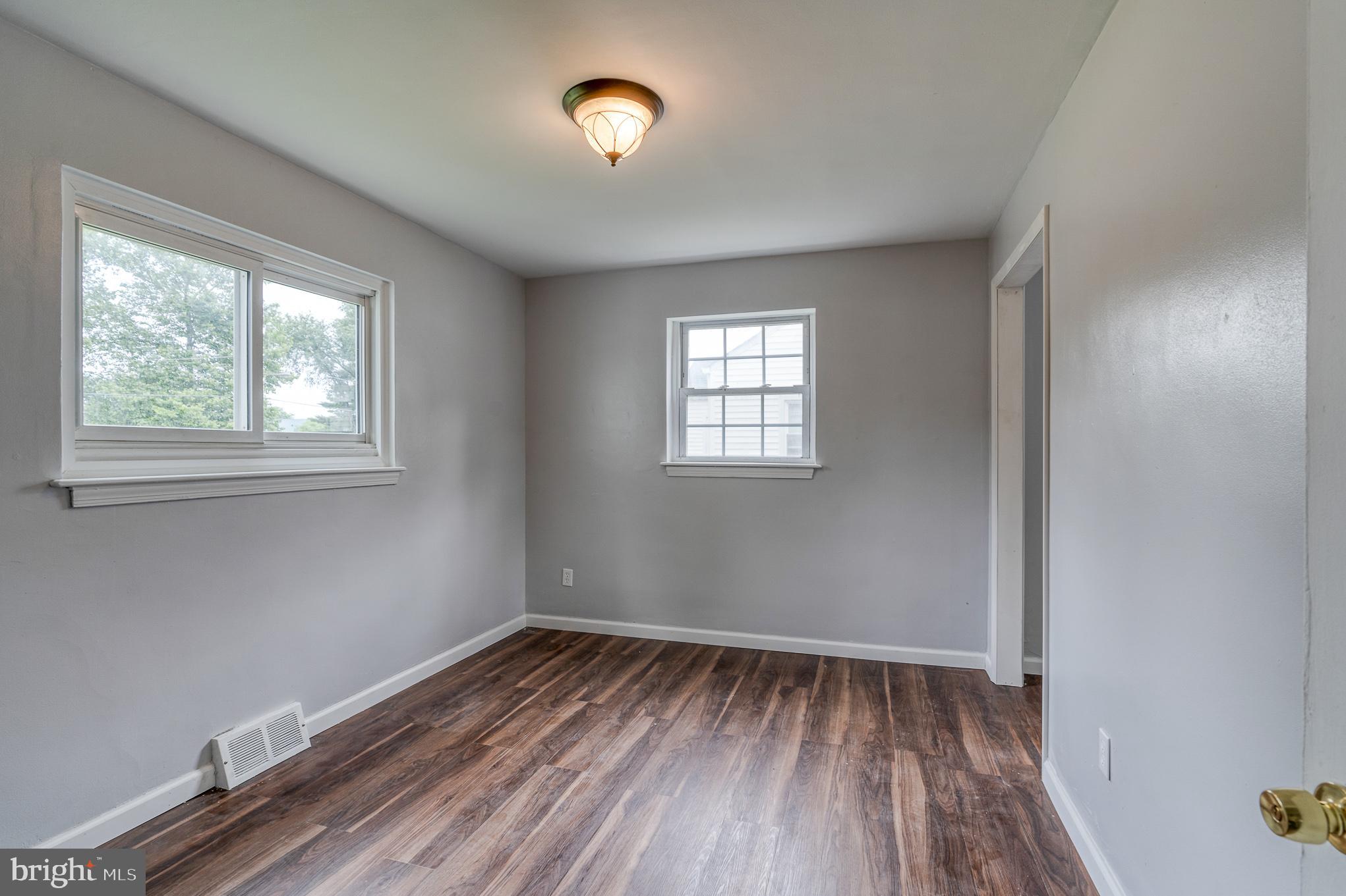 12111 Thornton Road Philadelphia, PA 19154 - Photo 21 of 36 Gallery Image 21