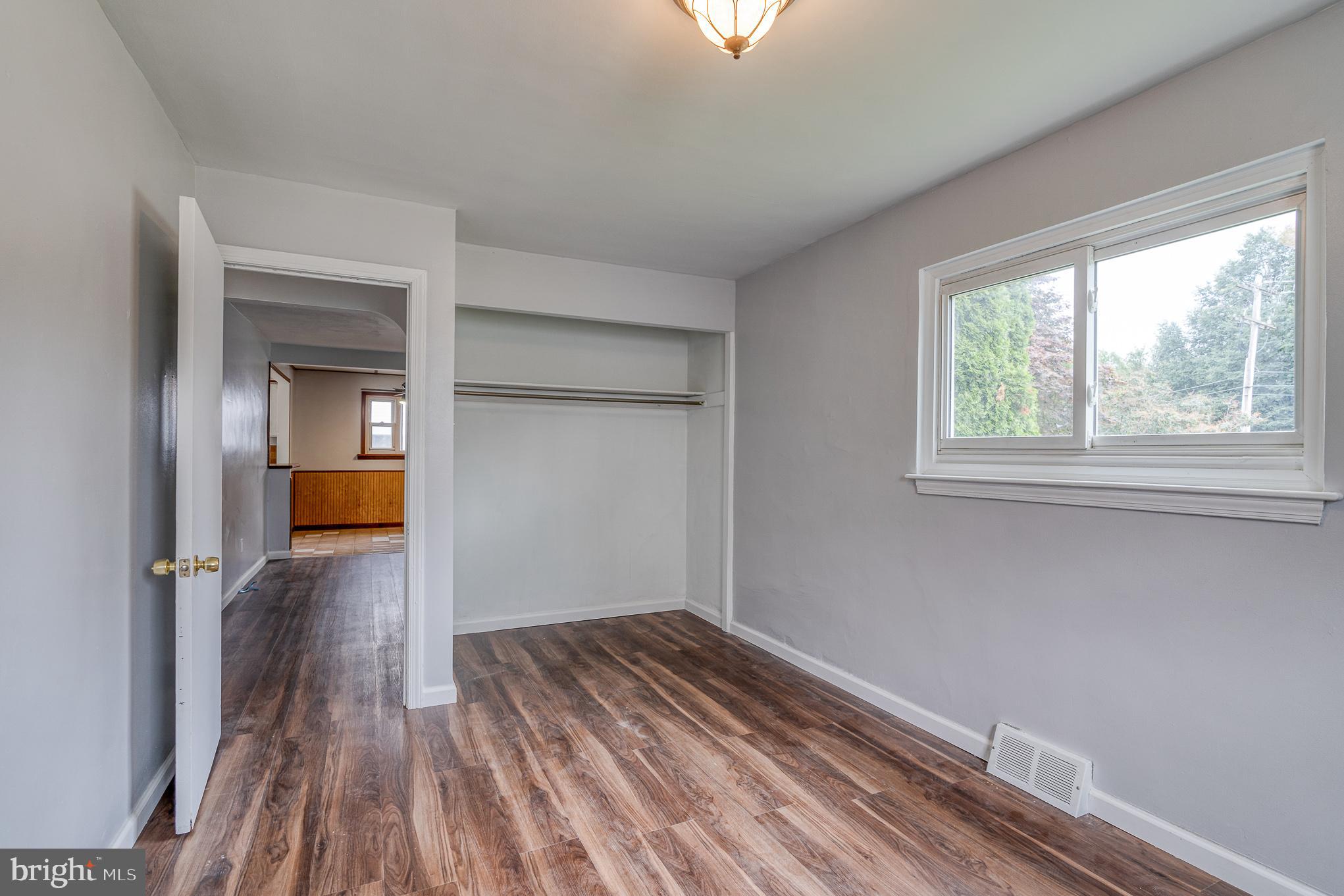12111 Thornton Road Philadelphia, PA 19154 - Photo 23 of 36 Gallery Image 23
