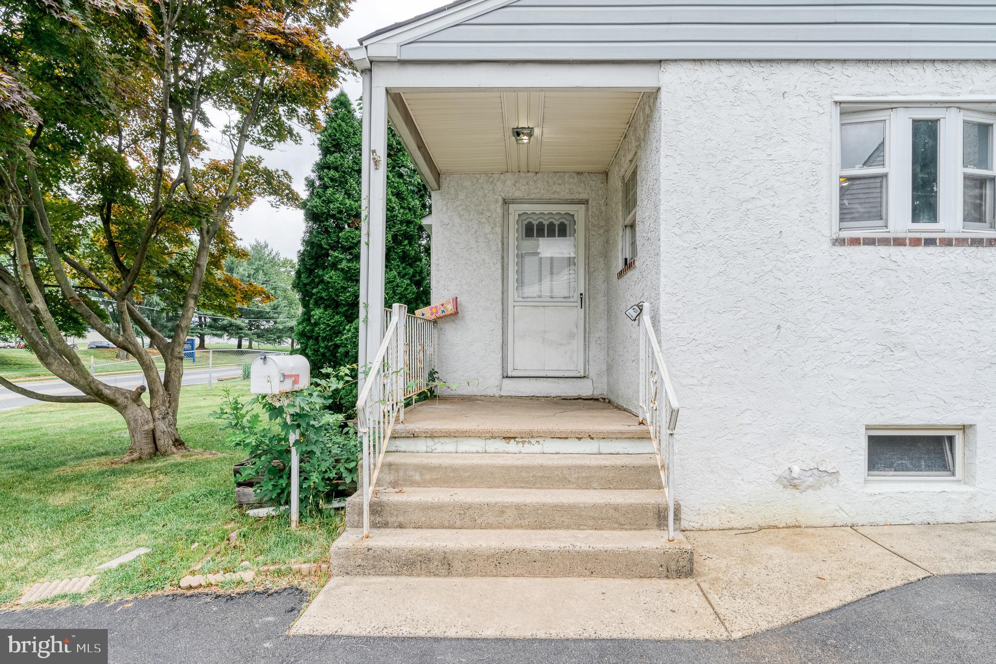 12111 Thornton Road Philadelphia, PA 19154 - Photo 4 of 36 Gallery Image 4