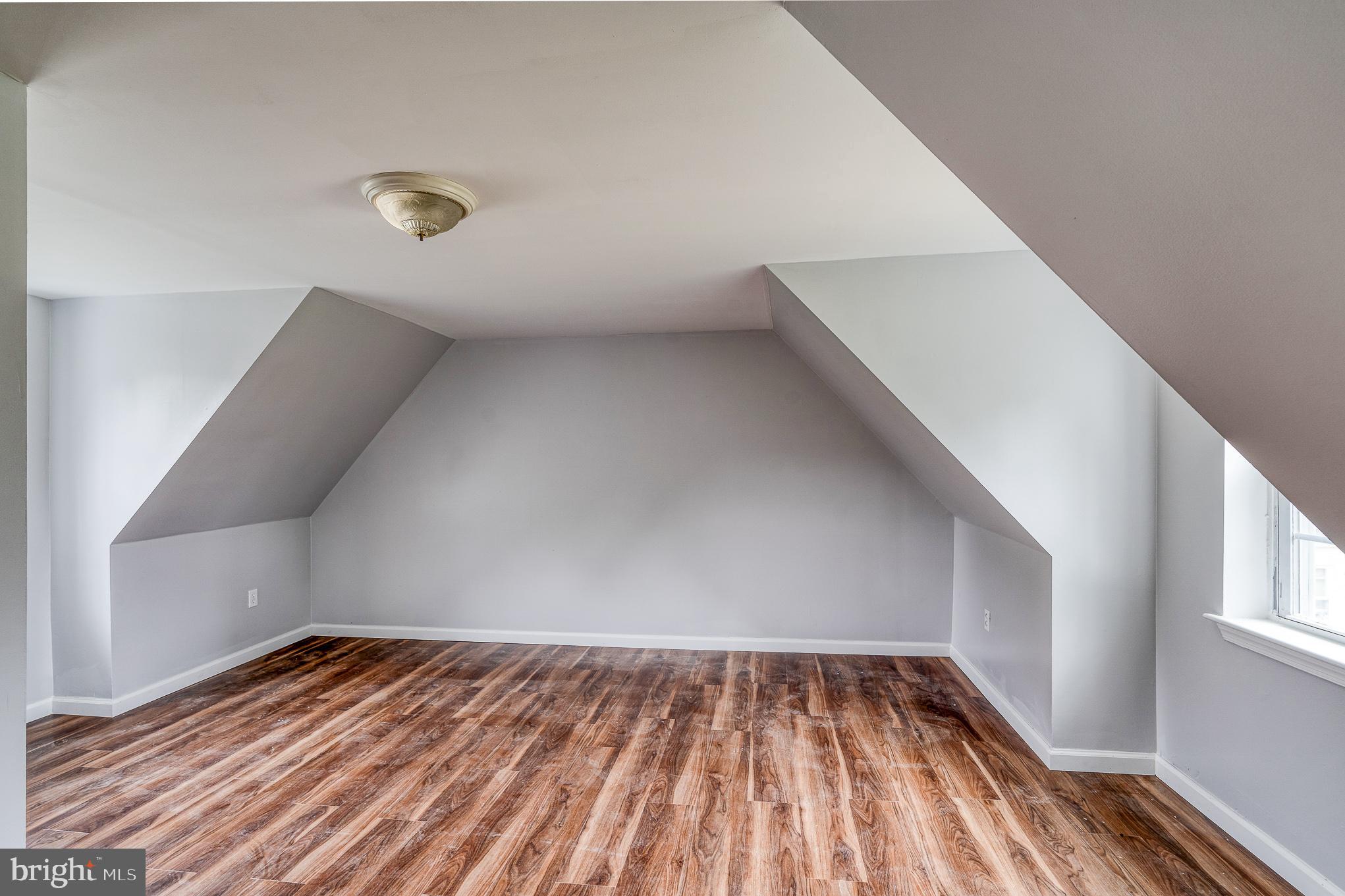 12111 Thornton Road Philadelphia, PA 19154 - Photo 35 of 36 Gallery Image 35