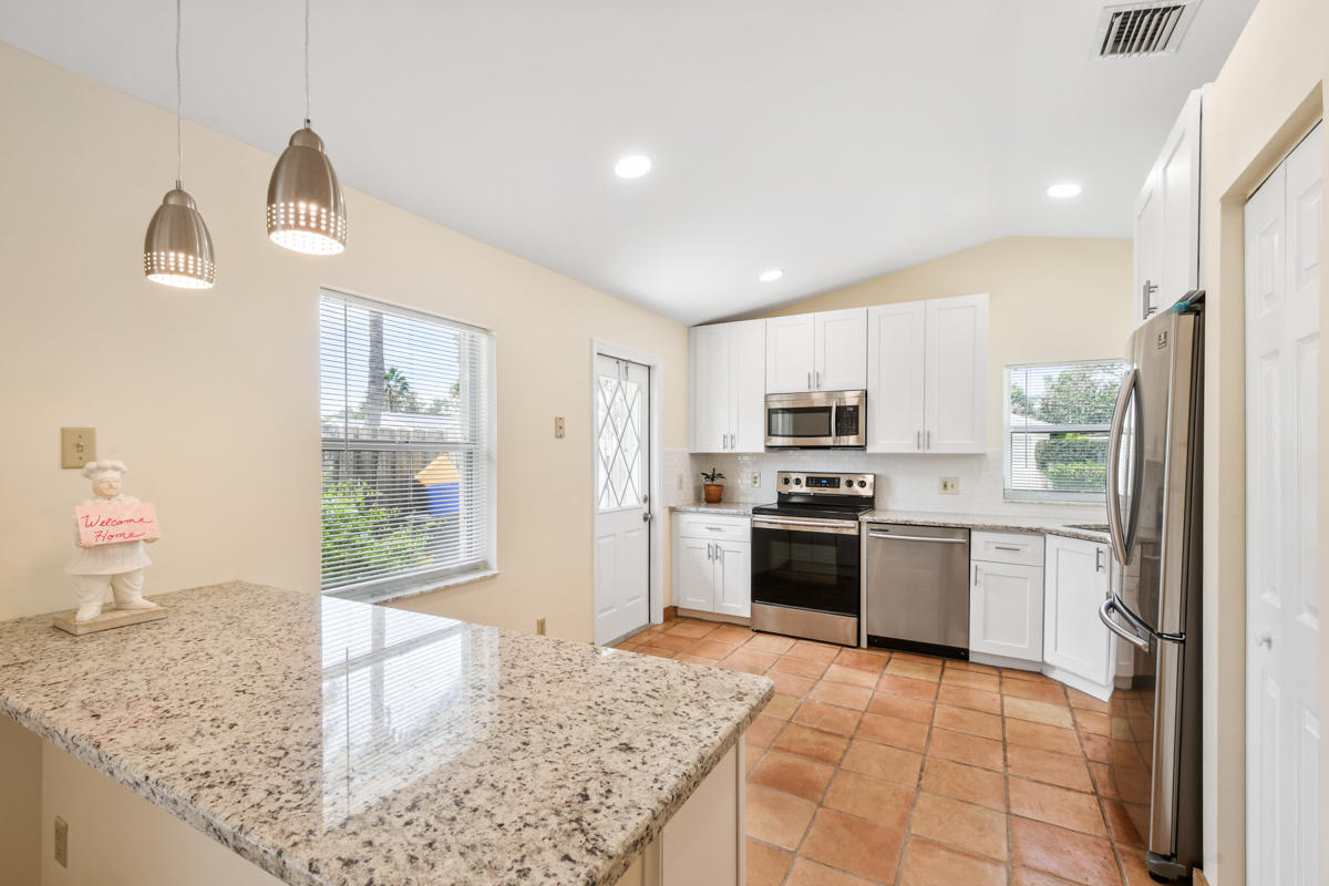 141 East Riverside Drive, Unit 23 Jupiter, FL 33469 - Photo 2 of 19 Kitchen